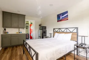 Cute Guesthouse Close to the Plaza and Fairgrounds - Image 4
