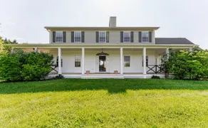 Modern Rhinebeck Farmhouse with Chef's Kitchen - Image 2