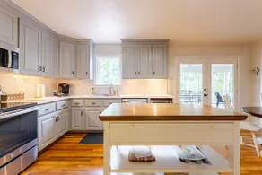 3000 sq ft lake house with views from every window - Image 4