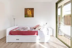 2 DOUBLE BEDROOM APARTMENT NEAR THE LAKE. PARKING - Image 4