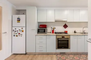 2 DOUBLE BEDROOM APARTMENT NEAR THE LAKE. PARKING - Image 5