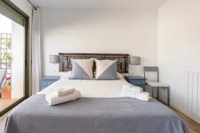 2 DOUBLE BEDROOM APARTMENT NEAR THE LAKE. PARKING - Image 2