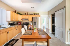Luxury Suite - Image 3