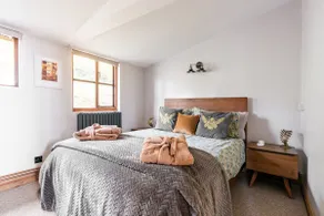 Mountain View Lodge, Luxury Woodland Lodge with Hot Tub - Image 2