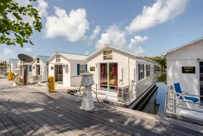 Floating 2 BD, 1 BATH Private Villa Pirates Lair - Image 5