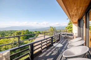 A house with a view of Mt. Fuji from all rooms. Enjoy a BBQ and wood-burning stove while looking at Mt. Fuji. - Image 2