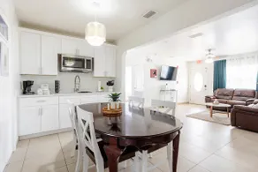 Sleeps 12+ Buccaneers airport beach central - Image 5