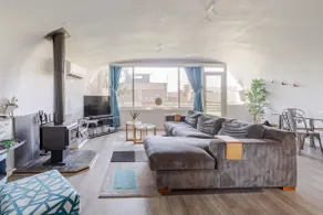 Chill at our Igloo cottage - 100m stroll to beach - Image 2