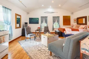 Modern spacious loft w/private entrance and space - Image 3