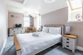 Sea View 2BR Townhouse - Anstruther - Image 2