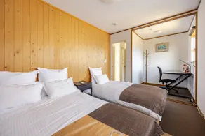 A warm sun house with natural cypress interior - Image 4