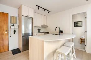Kitsilano Loft w/Sunny deck & Parking by Beach - Image 5