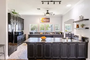 Beautiful, newly renovated 2-BR home on a lagoon - Image 3
