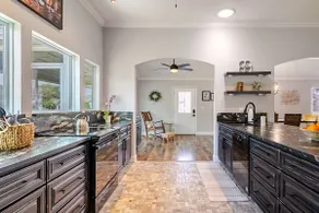 Beautiful, newly renovated 2-BR home on a lagoon - Image 5