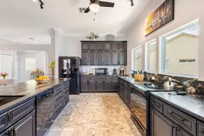 Beautiful, newly renovated 2-BR home on a lagoon - Image 4