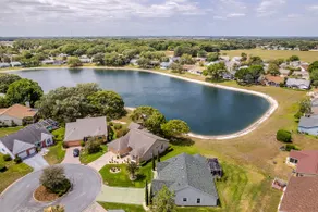 Beautiful, newly renovated 2-BR home on a lagoon - Image 2