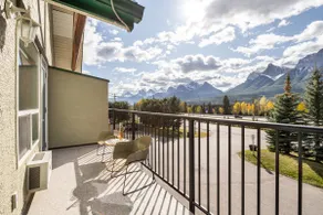 Banff Gate Cabin: King Bed, Jetted Tub & Mtn Views - Image 2