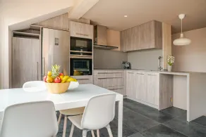 Centrally located and newly renovated penthouse. - Image 4