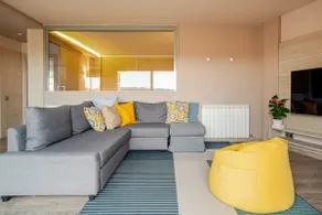 Centrally located and newly renovated penthouse. - Image 5