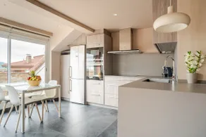 Centrally located and newly renovated penthouse. - Image 3