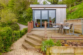 The cabin, a retreat on the edge of beauty - Image 2