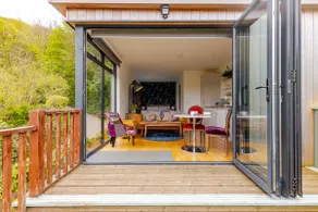 The cabin, a retreat on the edge of beauty - Image 3