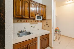 Good, nice and conveniently located - Image 5