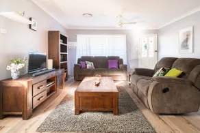 Budgewoi home between 2 Lakes & 5 minutes from Budgewoi Beach - Image 3