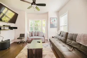 • Modern Stay in Nashville • 10 min from BNA & DT - Image 2