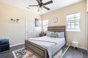 Spacious 2bd/1ba house with huge backyard - Image 4