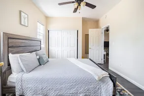 Spacious 2bd/1ba house with huge backyard - Image 3