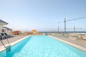 Modern central flat with private parking - Image 5
