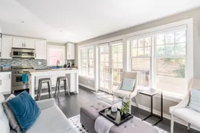 Light-filled one bedroom cottage with garage. - Image 3