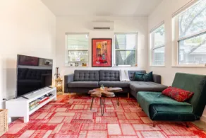 Artist loft, garden & pool - Image 2