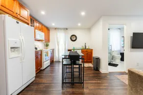 Cozy Apartment on Historic Race Street - Image 3