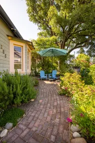 Zen space in quiet neighborhood. - Image 5