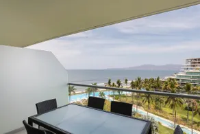 Beachfront apartment - Image 3