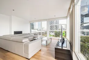 Docklands Luxury Penthouse Right Above The District Docklands - Image 2