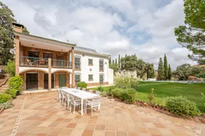 Private villa with pool & fireplace, up to 14 people - Image 5