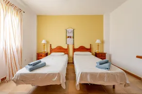 Private villa with pool & fireplace, up to 14 people - Image 4