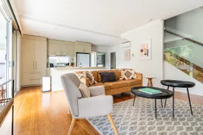 Zen townhouse in the heart of Bulimba - Image 2