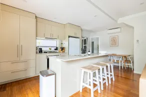 Zen townhouse in the heart of Bulimba - Image 3
