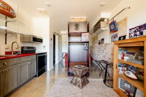 Alabama Boutique Hotel: #5 with Kitchen & TV Room - Image 3