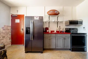Alabama Boutique Hotel: #5 with Kitchen & TV Room - Image 2