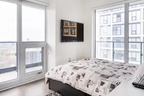 Lux Condo at Yonge & Dundas Sq! Heart of Toronto - Image 5