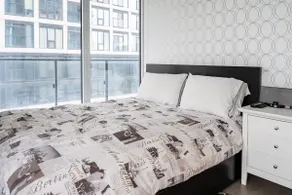 Lux Condo at Yonge & Dundas Sq! Heart of Toronto - Image 4