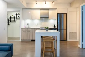 Lux Condo at Yonge & Dundas Sq! Heart of Toronto - Image 2