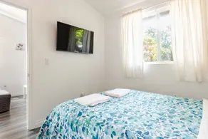1 Bedroom House with Kitchen & Private Entrance - Image 2