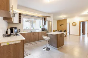 Eureka Mansions - Stylish, Spacious & Elegant - Image 5