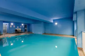 Eureka Mansions - Stylish, Spacious & Elegant - Image 3